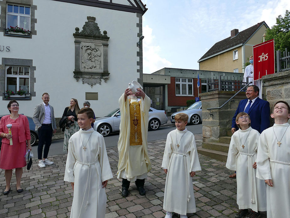 Feier der 1. Heiligen Kommunion in Sankt Crescentius (Foto: Karl-Franz Thiede)